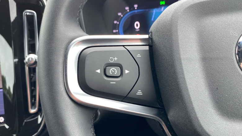 Volvo XC40 2.0 B3P Plus Dark 5dr Auto Petrol Estate